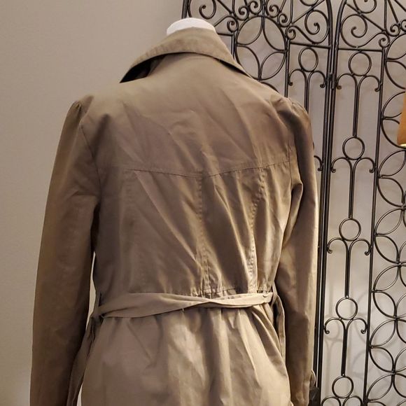 Avant Premier short tan trench coat, 38, belted - Picture 6 of 7